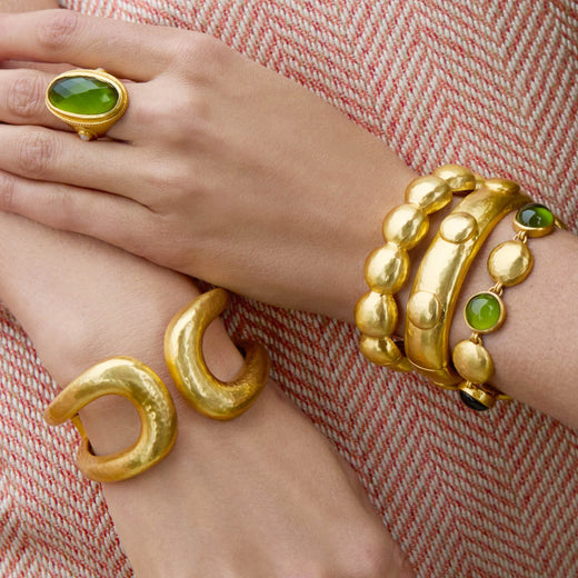Julie Vos, Solara Cuff