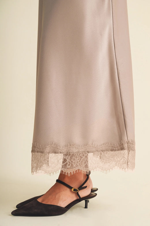 Scallop-Trim Lace Hem Slip Skirt
