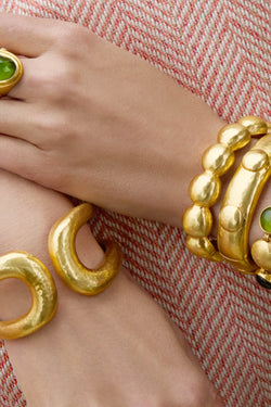 Julie Vos, Solara Cuff