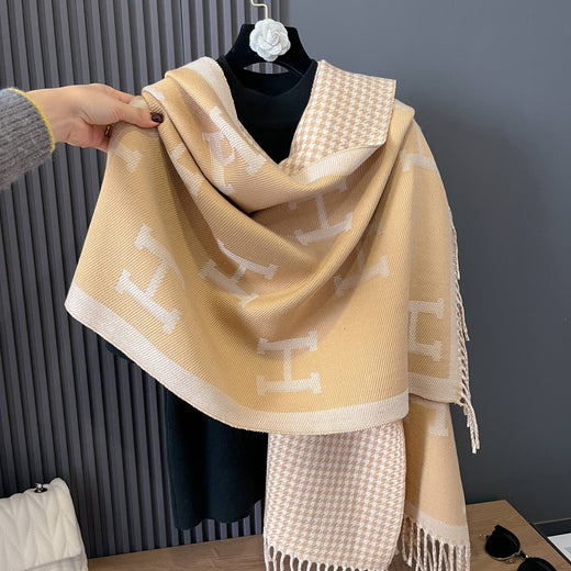 Equestrian Tan / Cream Houndstooth Reversible Wrap