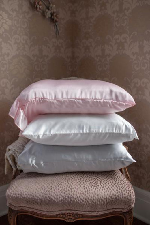 Silky Pillowcase with Ruffle